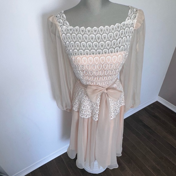 Vintage Dress - Picture 5 of 16